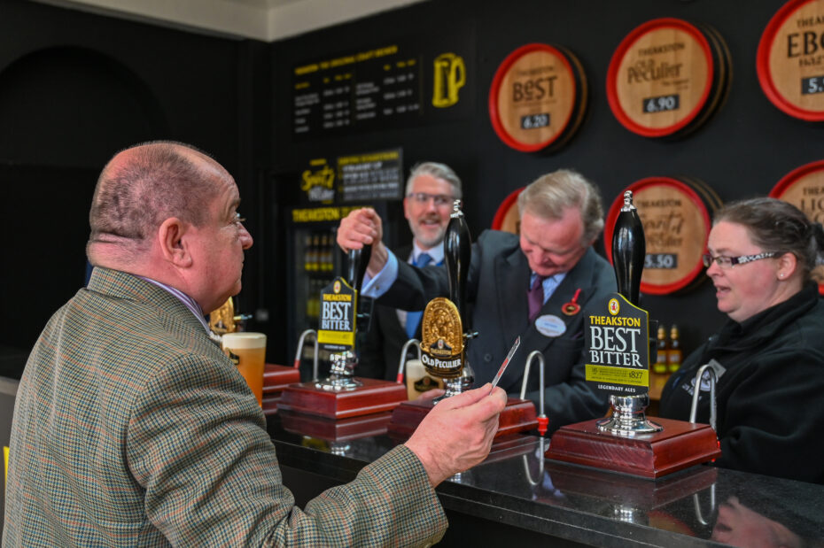 Simon Theakston pulling the first pint at the Flying Frankie Bar at York Racecourse